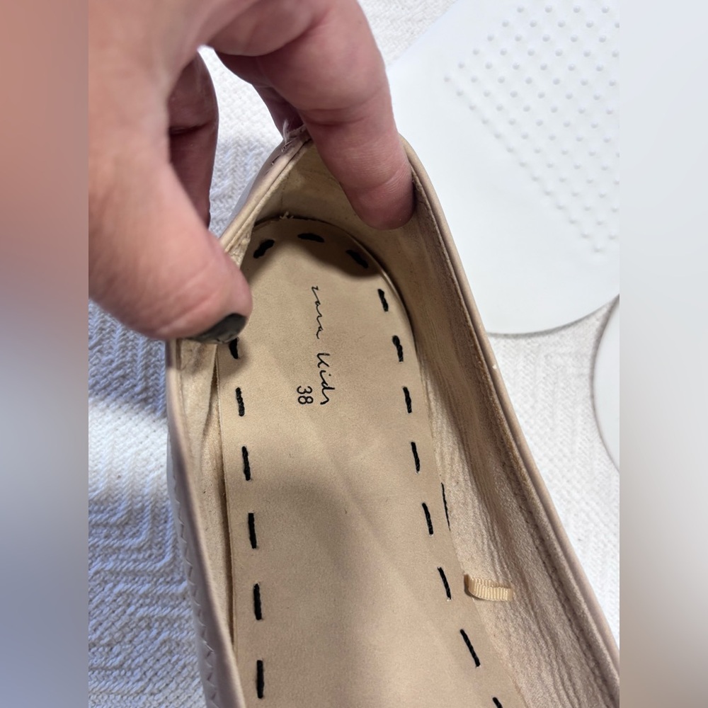 Zara Women's Flats with Black Toe and Cream Body - Picture 5 of 10